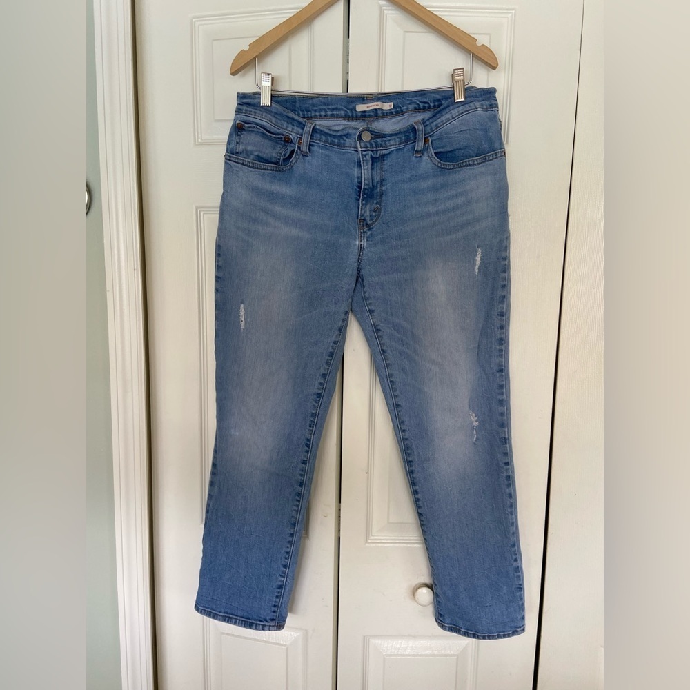 Levi's Women's Boyfriend Jeans Size 31 Light Blue Ripped Relaxed Fit